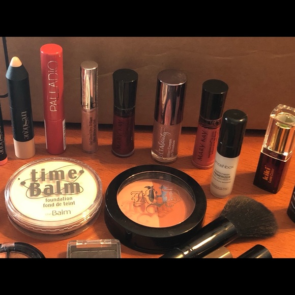 Makeup Bundle - Picture 3 of 6
